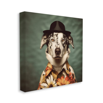 Chien dans une chemise à fleurs sur toile