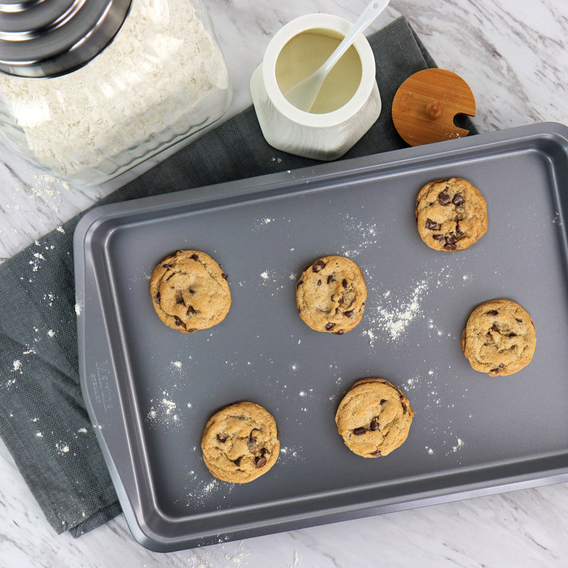 Medium Gray Non-Stick Carbon Steel Cookie Sheet, 17.5in