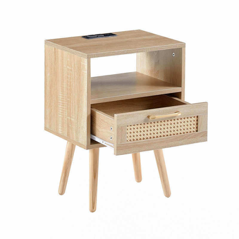 Table de bout en rotin 15,75 po avec prise de courant et ports USB, Naturel