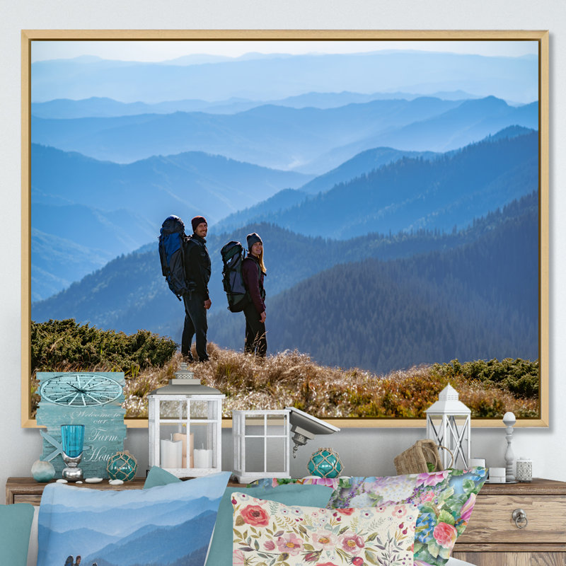 «Hikcing Backpacking Couple In Canada», reproduction sur toile, Cadre naturel flottant, H 12 po x l 20 po x P 1 po
