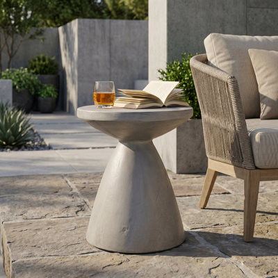 Table d'appoint d'extérieur en béton léger