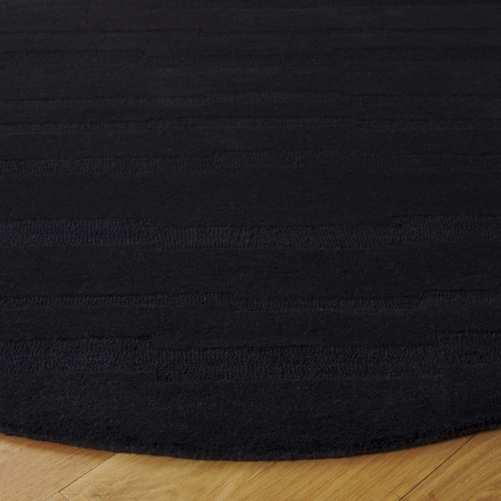 Fairborn Black Hand-Tufted Wool Rug, Round 6'
