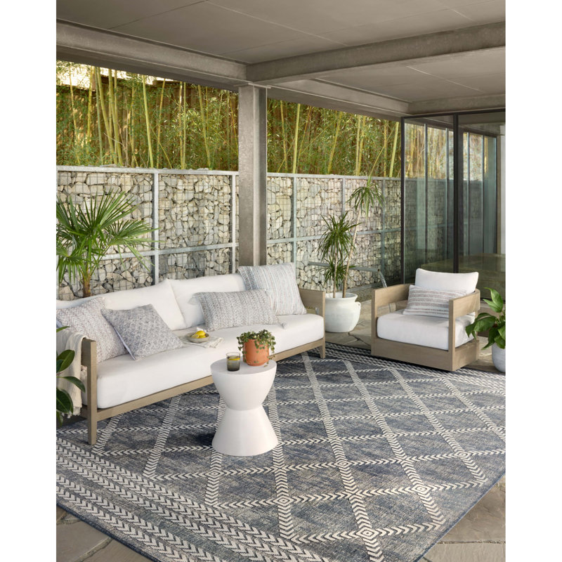 Allionna Geometric Indoor / Outdoor Rug, Runner 2'3" x 7'7"