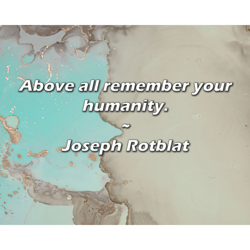 Citation artistique «Surtout rappelez-vous votre humanité». Toile tendue par Joseph Rotblat, H 40 po x l 28 po