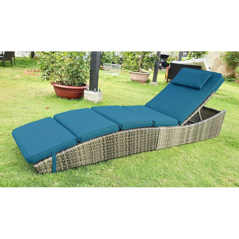 Outdoor Single chaise with Cushions