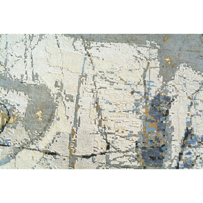 Area Rug in Ivory/Multi