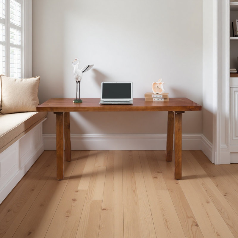 Bureau simple et rétro en mélèze