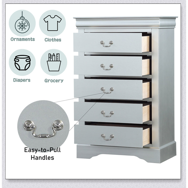 Commode Louis Philippe à finition platine avec cinq tiroirs spacieux et une fabrication durable pour un rangement élégant