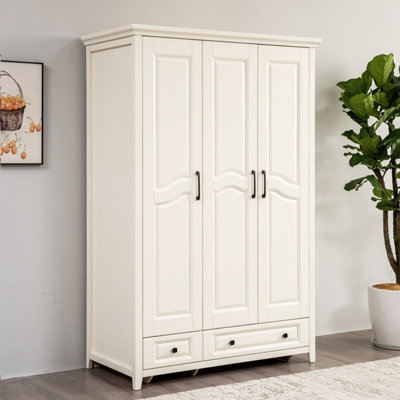 Modern Minimalist and Fashionable Wardrobe