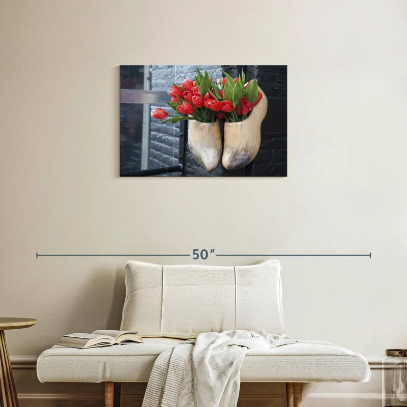 Tulips In Clogs, H 20 po x l 30 po