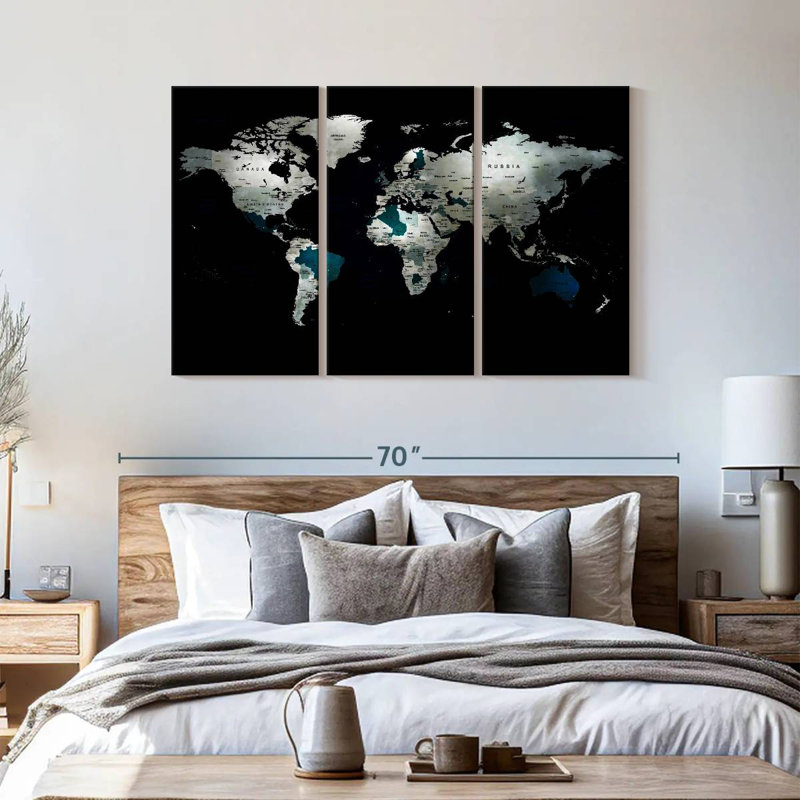 «Mysterious World Map», reproduction sur toile, H 36 po x l 57 po x P 1,25 po
