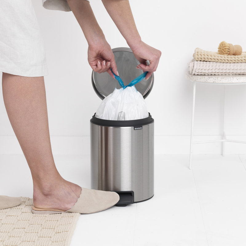 Poubelle à pédale NewIcon Brabantia, 1,3 gallon (5 litres), Acier mat anti-traces de doigts