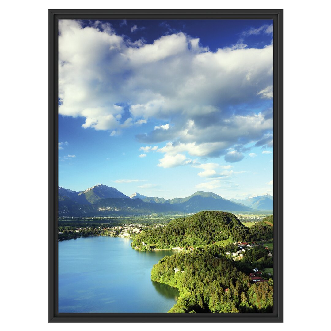 Gerahmtes Wandbild See mit Insel Landschaft