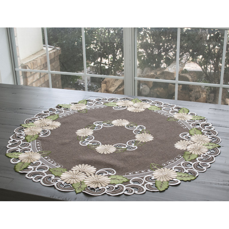 Plateau de table brodé doré sur fond brun Roxbury (rond 33 po)