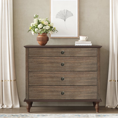 Grande commode à 4 tiroirs en bois massif, design antique et boutons de tiroir en métal pour le rangement de la chambre à coucher et de la chambre de bébé