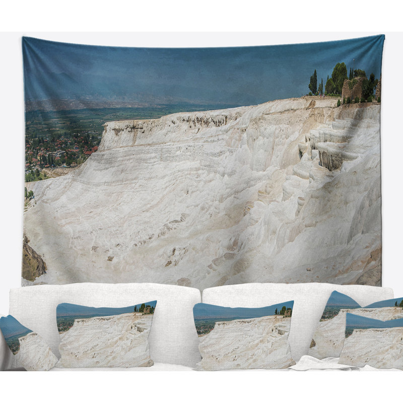 Vue panoramique de la tapisserie de Pammukale, H 32 po x l 39 po