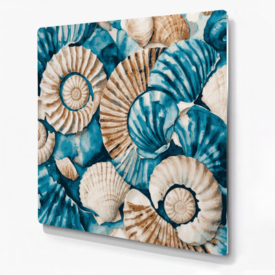 «Coastal Shell Surface Study», art mural en métal beige