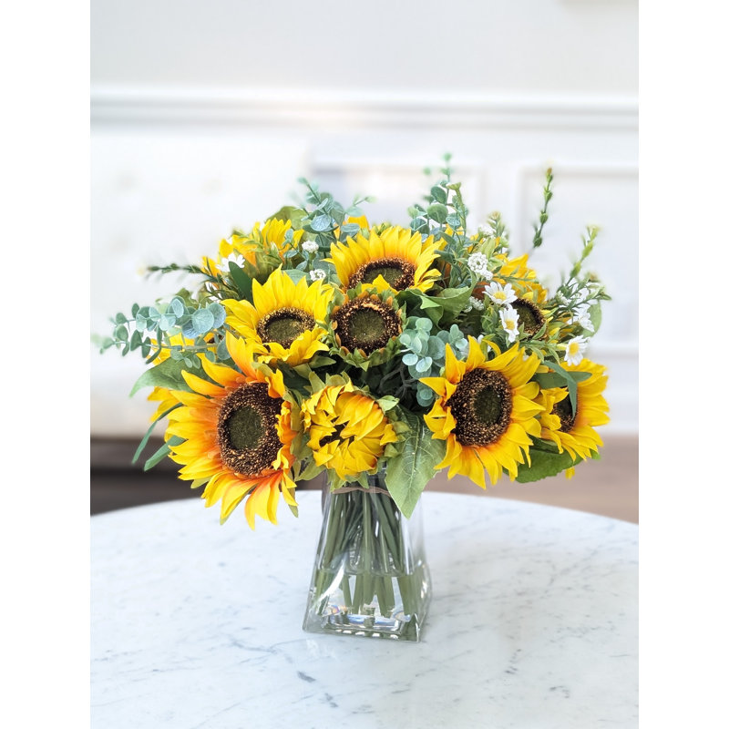 Arrangement de tournesol en fausse eau