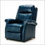 Le fauteuil Landis Landis de couleur bleu marine traditionnel est parfait pour le confort et l'élégance avec une texture lisse et une mobilité accrue.-121040846