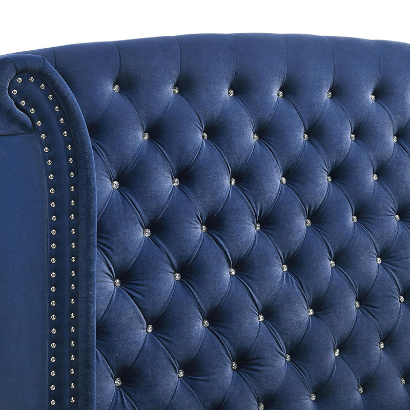 Grande chambre 4 pièces en bleu pacifique avec tête de lit à oreilles, capitonnage à boutons sur la table de chevet, commode 6 tiroirs et miroir bleu