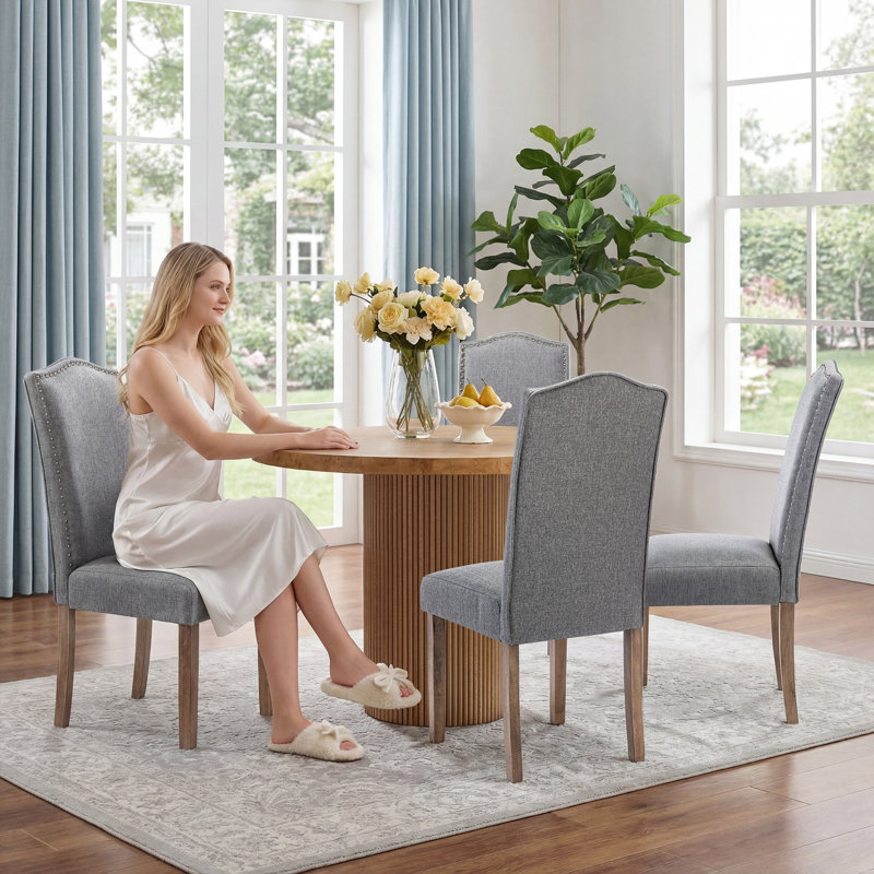 Chaise d'appoint rembourrée en tissu et garniture cloutée en bois, Gris
