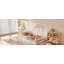 Lit simple en bois avec clôture-569261452