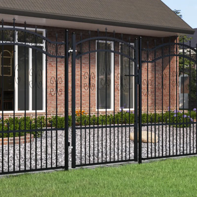 Mirador Black Metal Gate