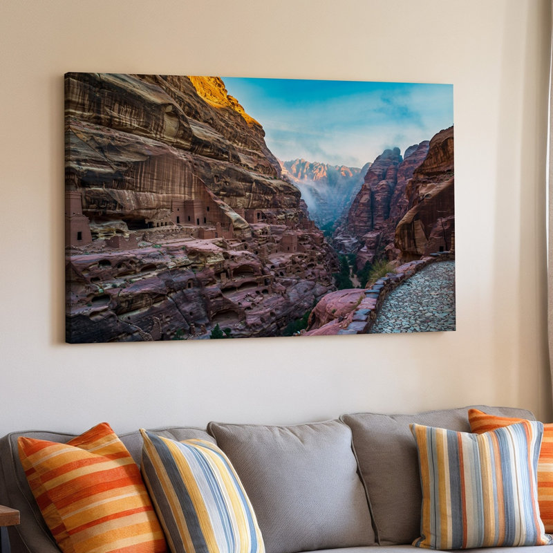 Toile, paysage de canyon à couper le souffle avec des falaises escarpées baignées dans une décoration murale