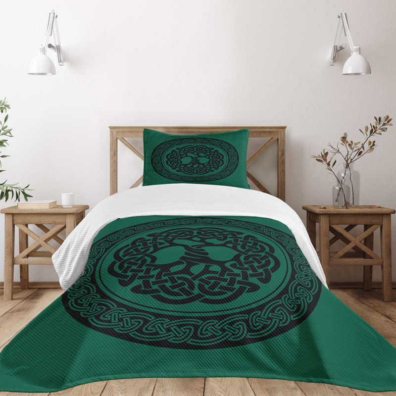 Twin White and Green Quilted Bedspread Set