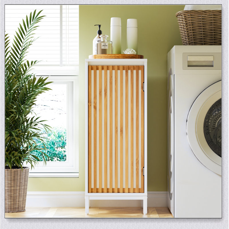 Élégante armoire latérale de salon avec porte à lattes en bambou, parfaite pour organiser et rehausser la décoration intérieure