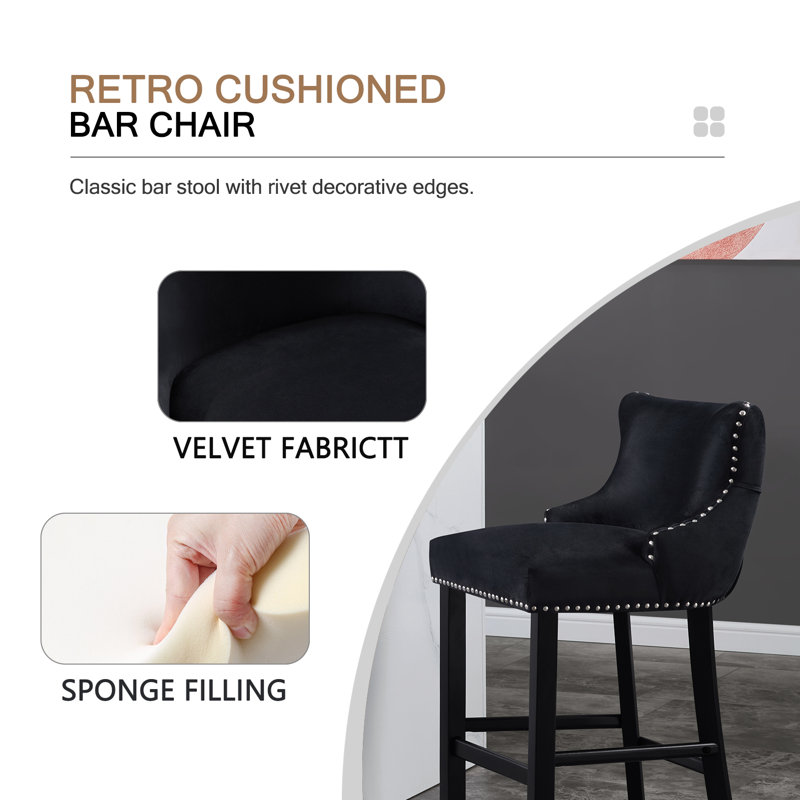 Élégantes chaises de bar rembourrées avec un design à oreilles, des sièges en velours et des têtes de clou décoratives, idéales pour les espaces de repas et de divertissement élégants (noir)