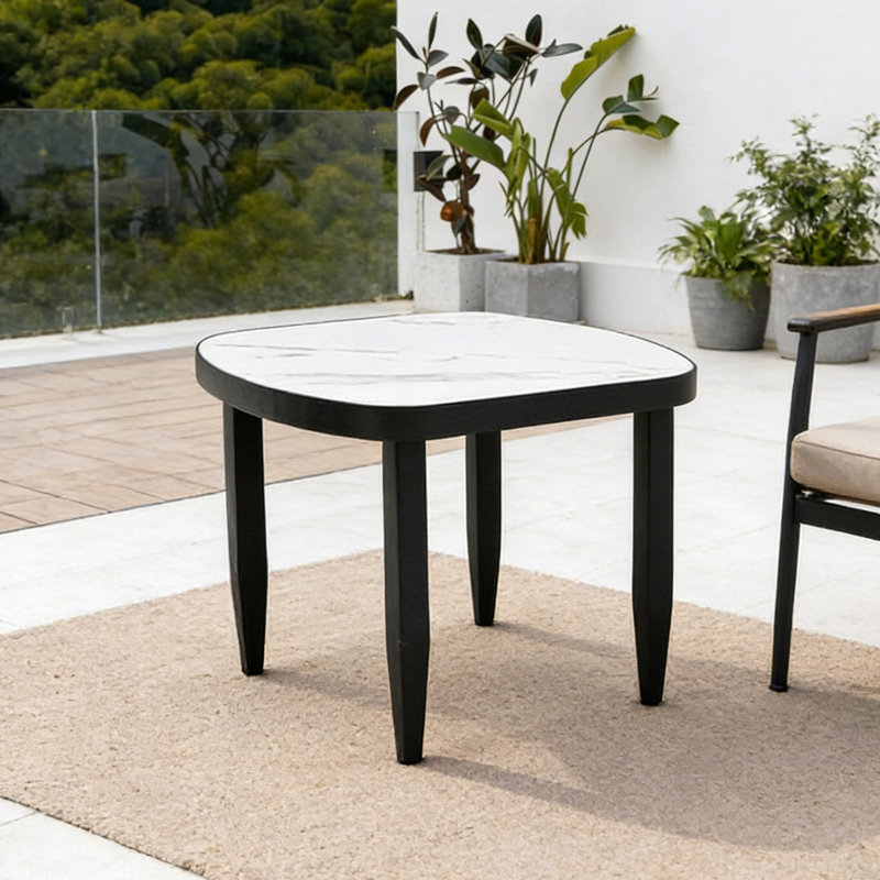 Table d'appoint courbée pour l'extérieur