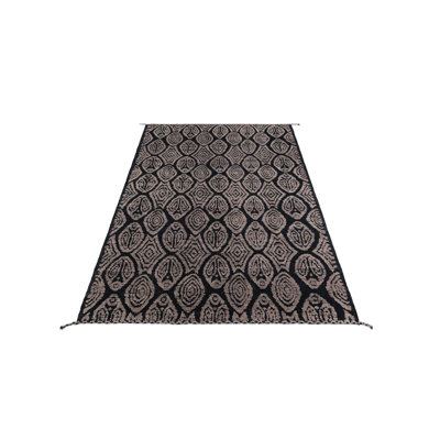 Tapis noir Iniguez