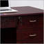 Bureau d'étudiant compact avec trois tiroirs verrouillables, glissières en métal et finition acajou pour le bureau à domicile