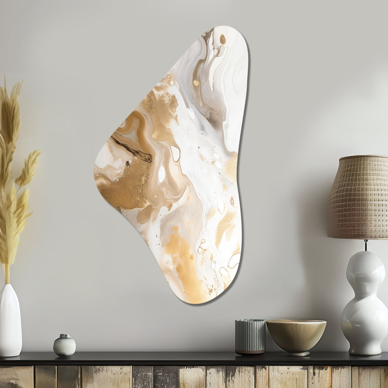 Or et gris A Marble Effect IV - Art mural asymétrique en forme de Boomerang en marbre, H 39 po x l 21 po