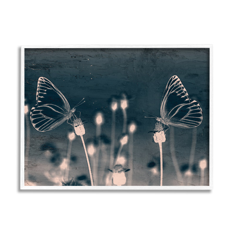 «Abstract Grey Butterflies Meadow» par Kim Allen, H 11 po x l 14 po, Giclée encadrée blanc bord de mer