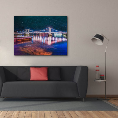 «Illuminated Chelsea Bridge At Night Iii» par Mark A Paulda, art mural sur toile, 54 po x 40 po