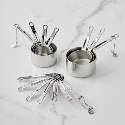 « Ensemble complet de 14 pièces de tasses et cuillères à mesurer en acier inoxydable Provisions : Cuillères : 2 c. à soupe, 1 1/2 c. à soupe, 1 c. à soupe, 1/2 c. à soupe, 1 c. à thé, 1/2 c. à thé, 1/4 c. à thé Tasses : 2/3 tasse, 3/4 tasse, 1 1/2 tasse, 1 tasse, 1/2 tasse, 1/3 tasse, 1/4 tasse »