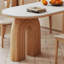 Table de salle à manger en rondins et crème-106974028