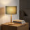 Lampe de table dimmable de style Mid-Century de 41,4 cm (16,3 po) avec abat-jour cylindrique en lin vert, base en bois d'hévéa naturel et douille E26, certifiée cULus pour les tables de chevet, les tables d'appoint de salon ou les bureaux à domicile.