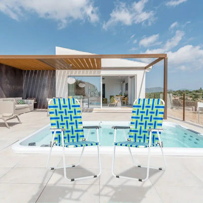 Chaises de plage pliantes robustes 2 pièces avec structure en acier et sangles en PP - capacité de poids de 264,55 lb, conception rayée bleue, chaises d'extérieur portatives légères avec accoudoirs rembourrés et support de dossier solide pour la piscine, le camping, le patio, le jardin - Facile à plier et à transporter