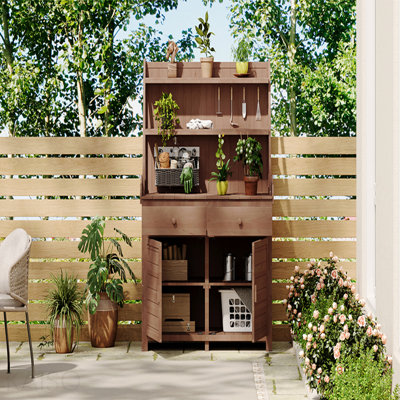 [Vidéo d'assemblage fournie] Table de jardin en pot de 65 po, poste de travail en bois de sapin avec tablette de rangement, tiroir et armoire, brun