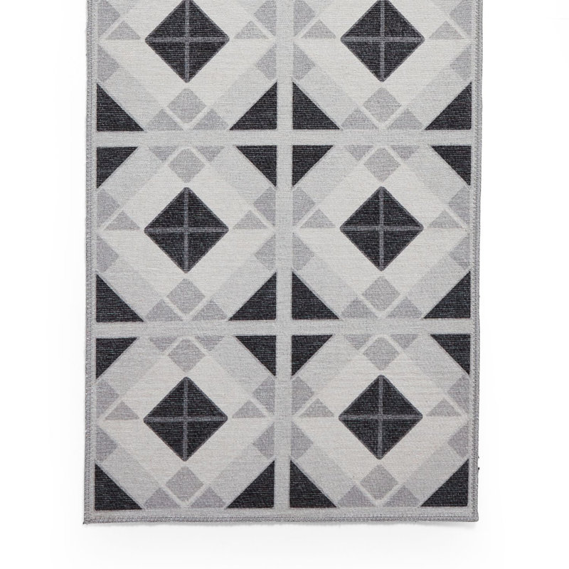 Victoria Area Rug, Runner 2'5" x 7'6"