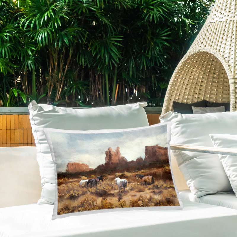 Coussin décoratif d'extérieur Desert Horses par Nina Blue