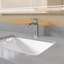 Évier intégré simple 54 po x 22 po en pierre reconstituée avec dosseret de 4 po en marbre gris
