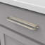 Poignée design Corsa - Poignée d'armoire centrale à centre 5-1 / 16 "et 6-5 / 16" Nickel satiné - Quincaillerie contemporaine pour tiroirs et armoires-62072885-114212633
