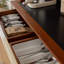 Buffet de style rétro et minimaliste-131661597