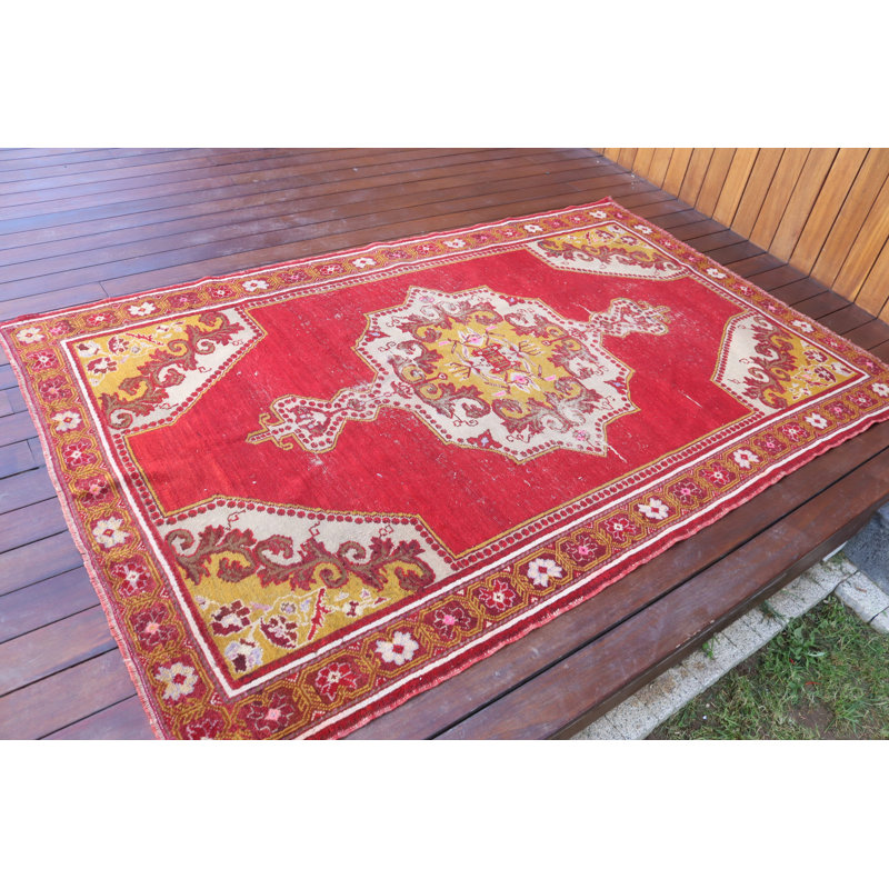 Tapis turc rétro de style bohémien rouge pour une décoration extérieure éclectique