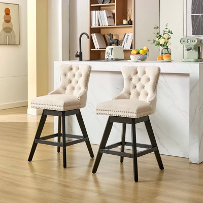 Tabourets de bar pivotants en velours avec décoration capitonnée à boutons et pieds en bois, garniture cloutée chromée, chaises de bar style loisirs, tabourets de bar, ensemble de 2