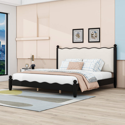 Lit plateforme en bois avec tête de lit tapissier festonnée
